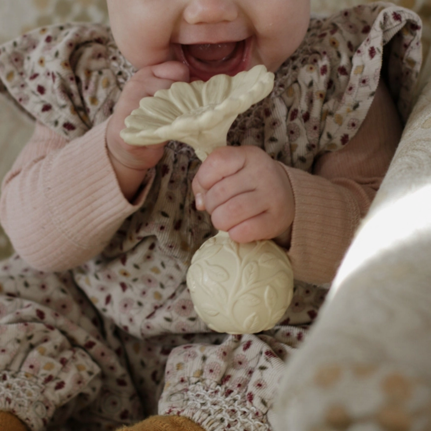 Natural Rubber Rattle Daisy