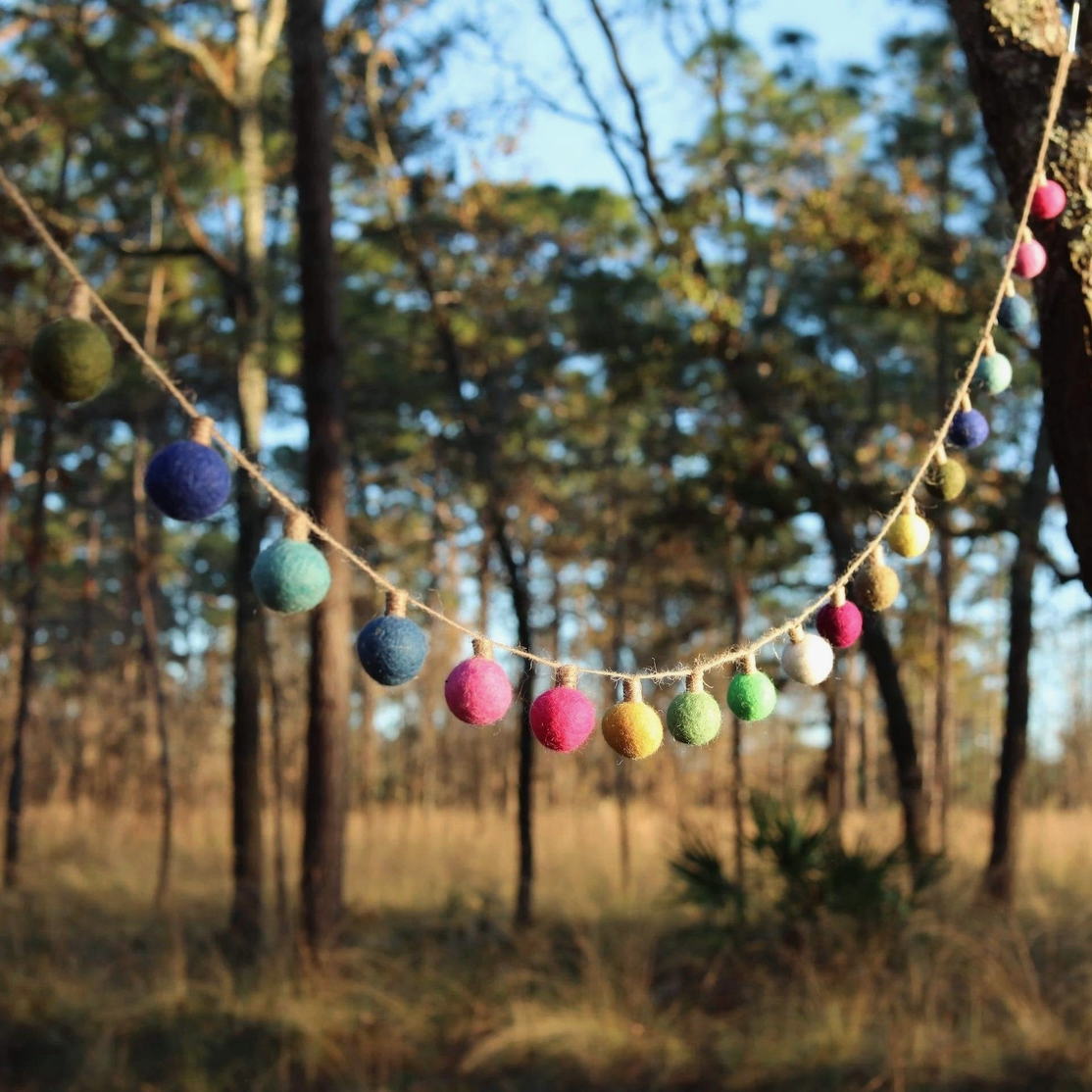 Felt Color Ball Lightbulb Garland