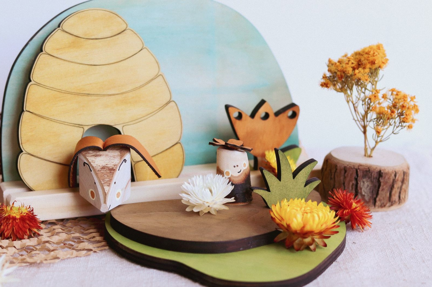 Mini storyscene playset -Bee